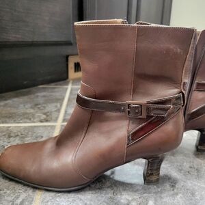 Kenneth Cole Reaction Brown Boots with Heels